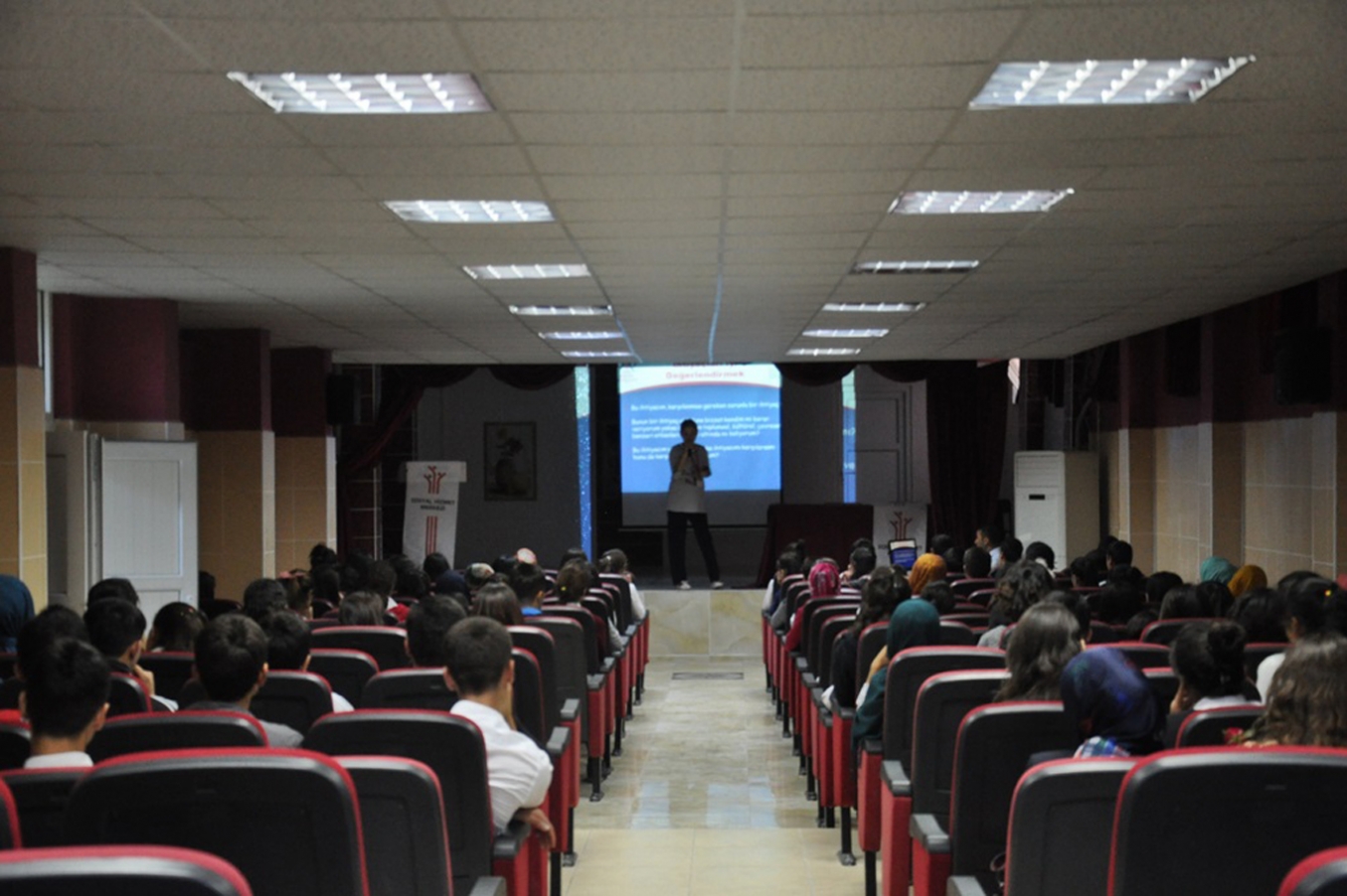 Öğrencilere ‘İletişim ve Bilinçli Medya Kullanımı’ semineri